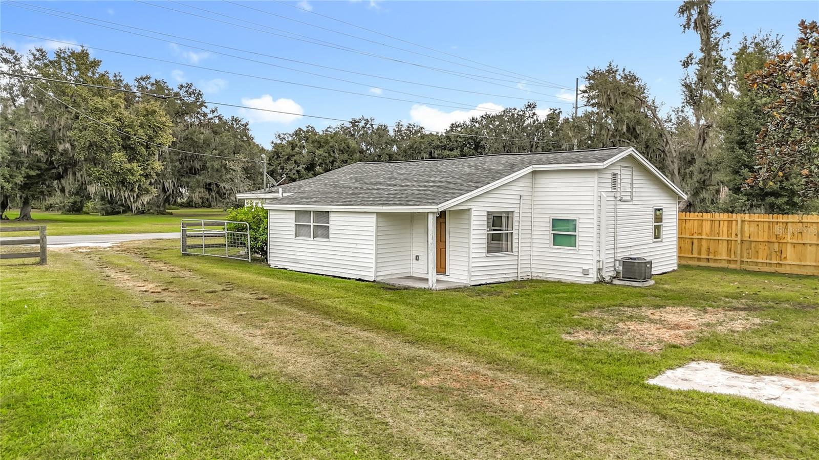 Listing photo id 12 for 5219 County Rd 663