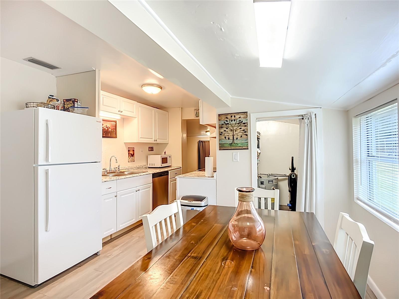 Listing photo id 7 for 5219 County Rd 663