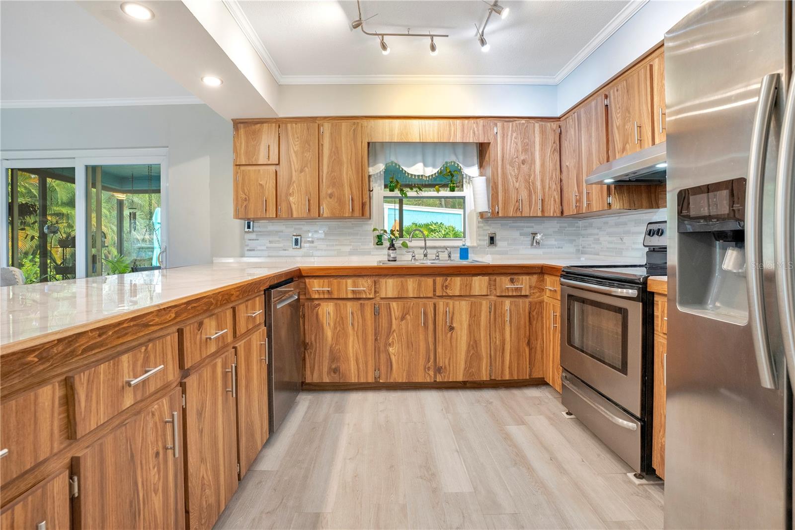 Image 18 of 44 For 3203 Bonnybrook Drive N