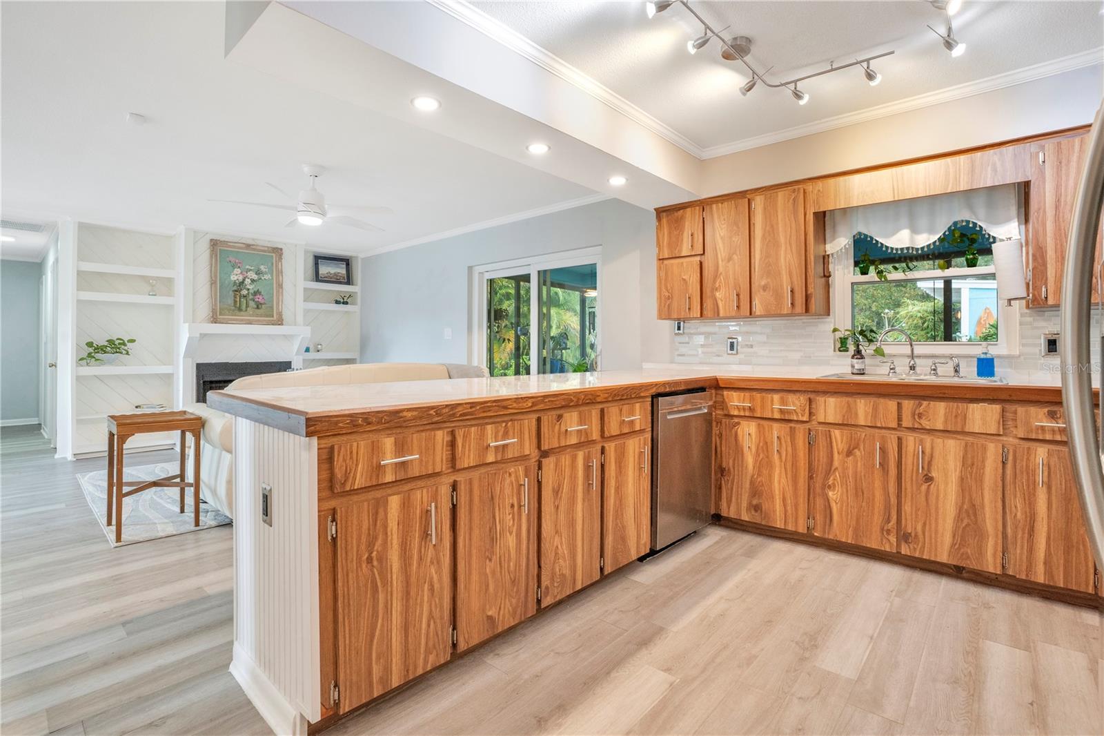 Image 19 of 44 For 3203 Bonnybrook Drive N