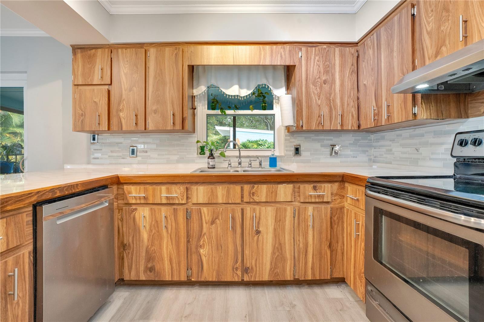 Image 20 of 44 For 3203 Bonnybrook Drive N