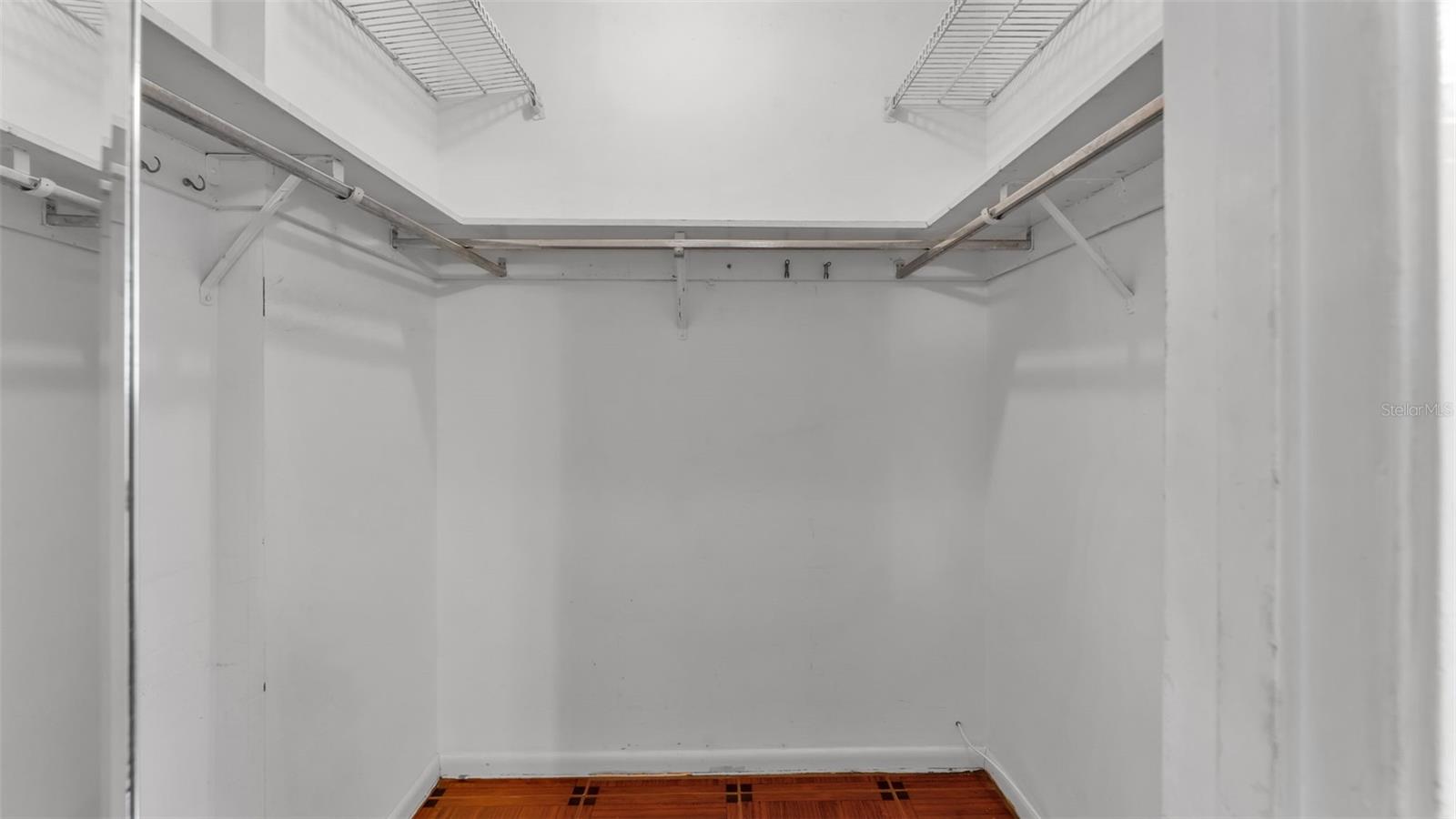 Image 10 of 41 For 404 Cameo Drive