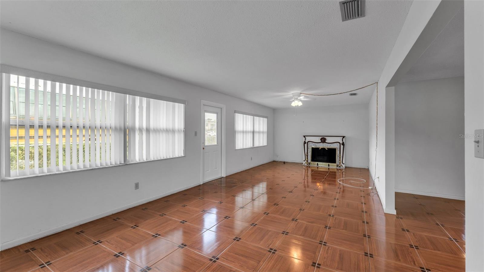 Image 25 of 41 For 404 Cameo Drive