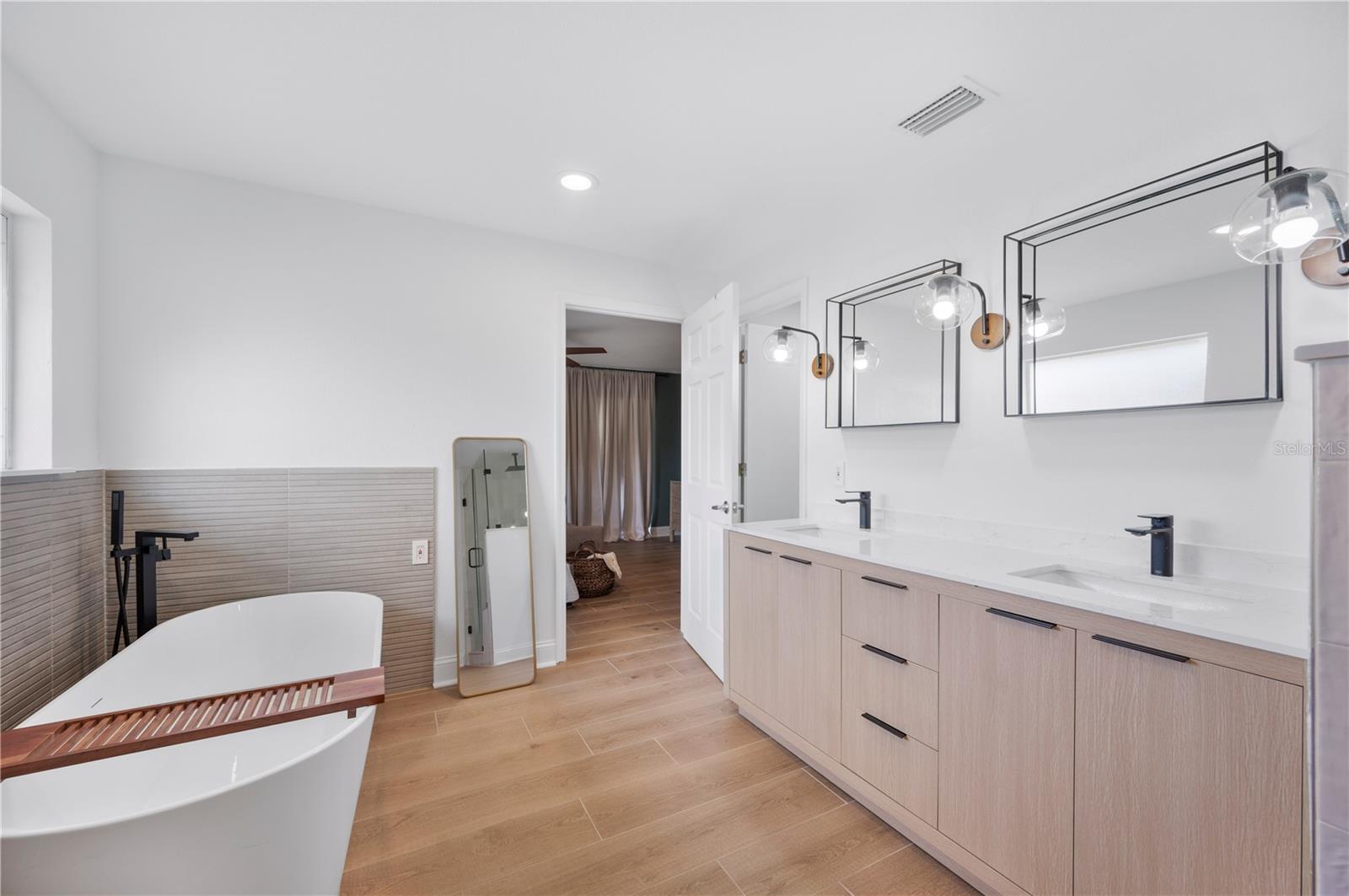 Image 21 of 42 For 8741 Mount Royal Lane