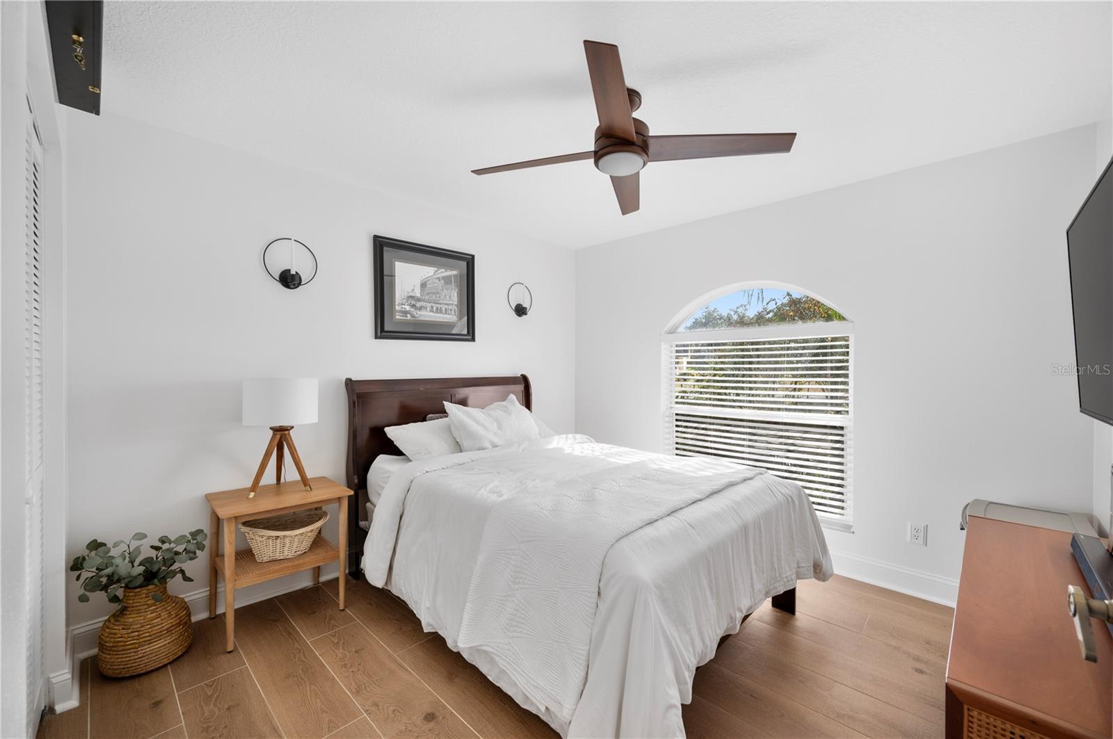 Image 25 of 42 For 8741 Mount Royal Lane