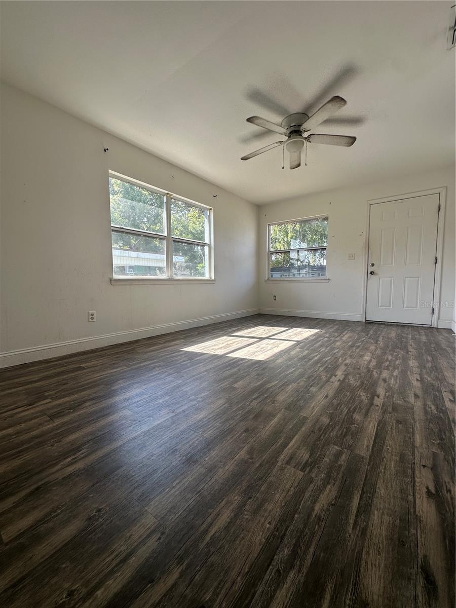 Image 10 of 27 For 5939 Hilltop Lane E