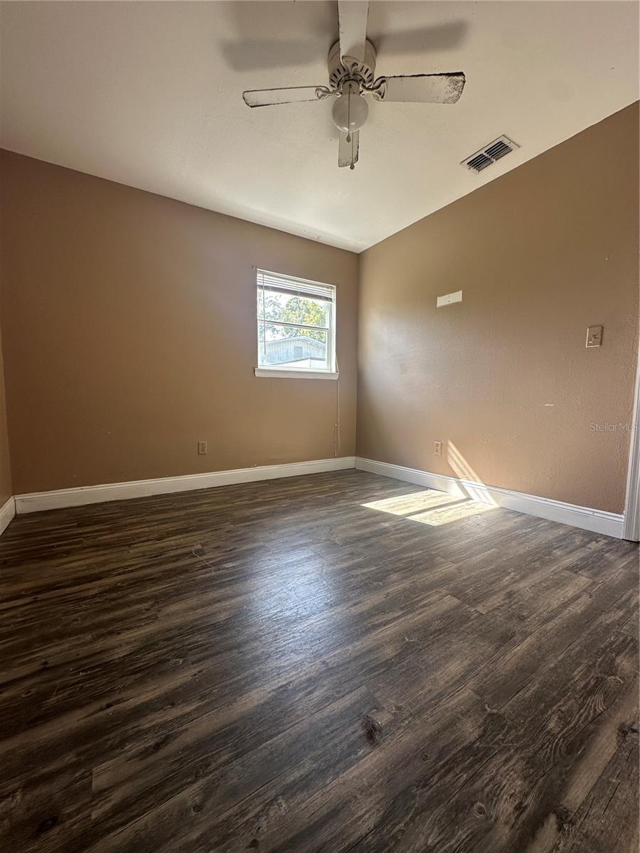 Image 11 of 27 For 5939 Hilltop Lane E