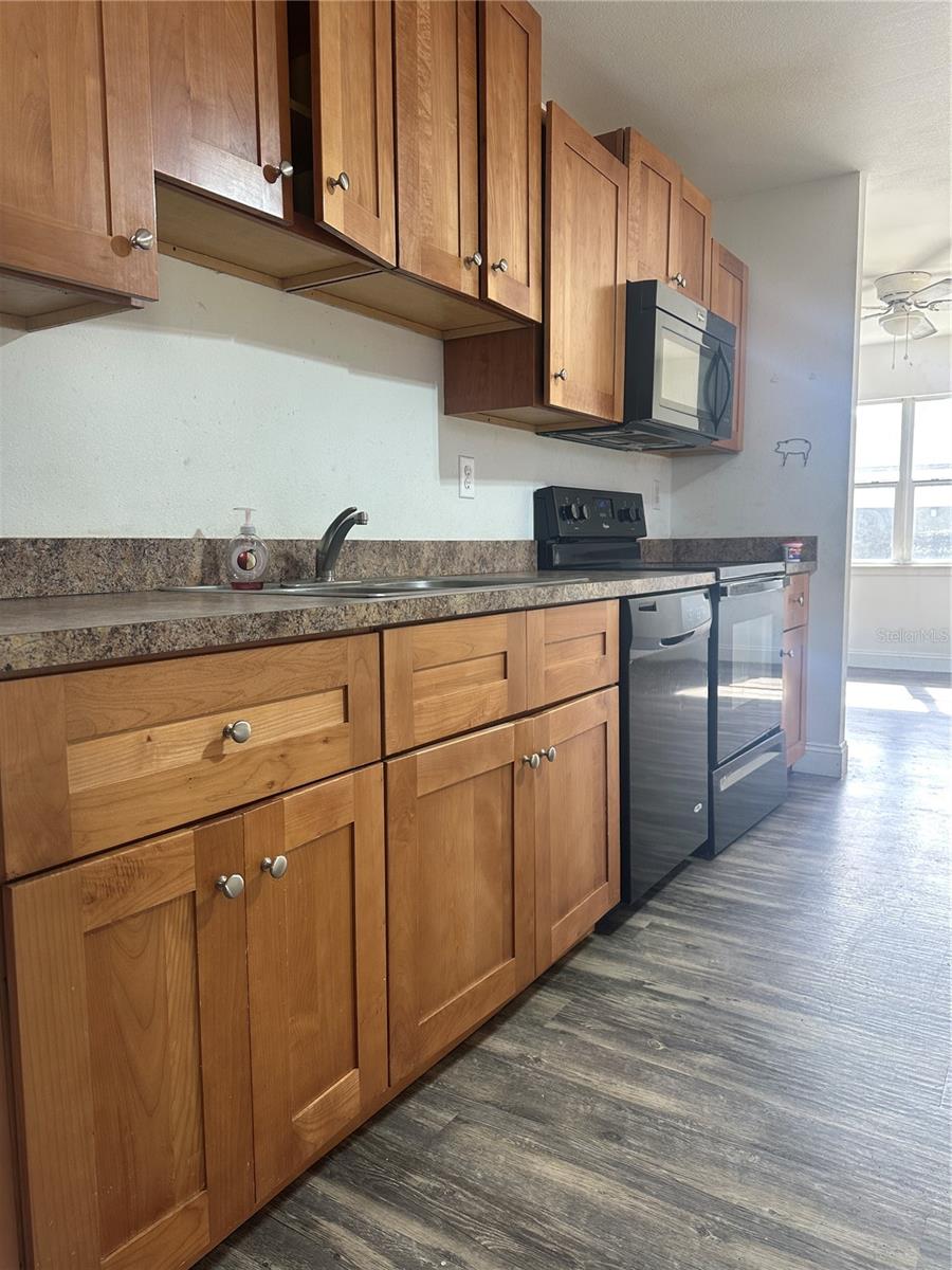 Image 15 of 27 For 5939 Hilltop Lane E