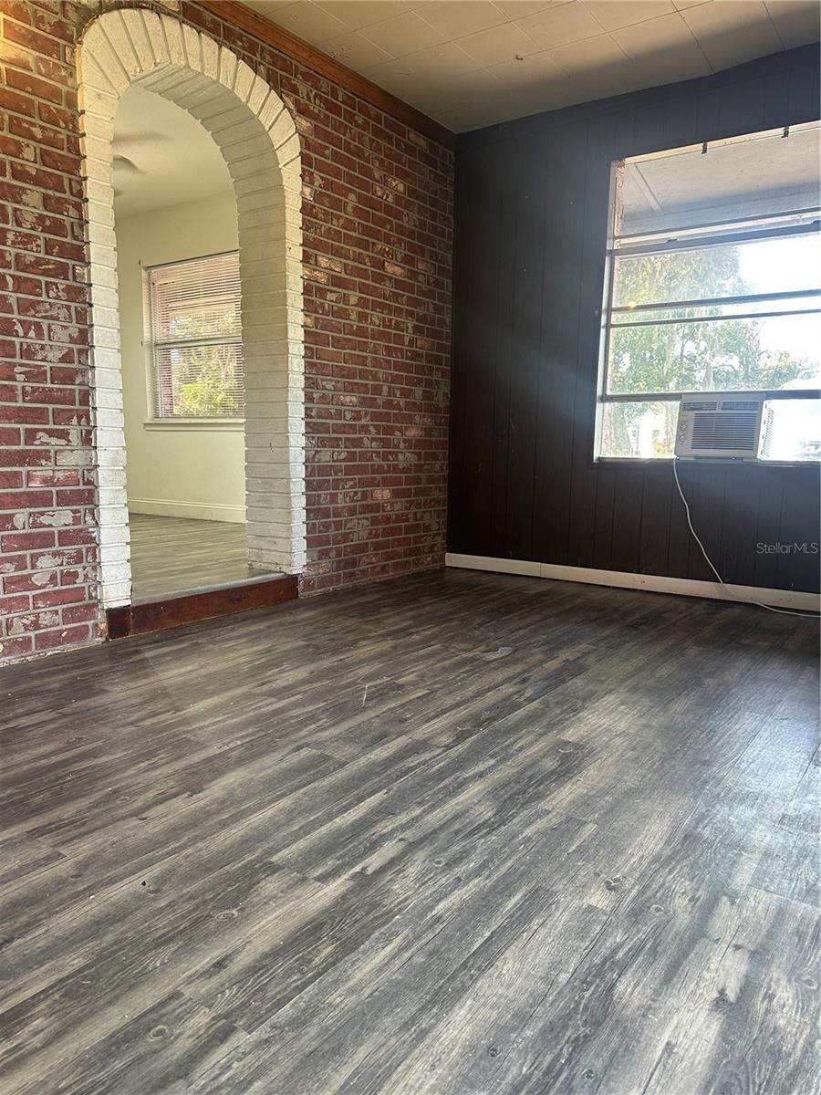 Image 18 of 27 For 5939 Hilltop Lane E