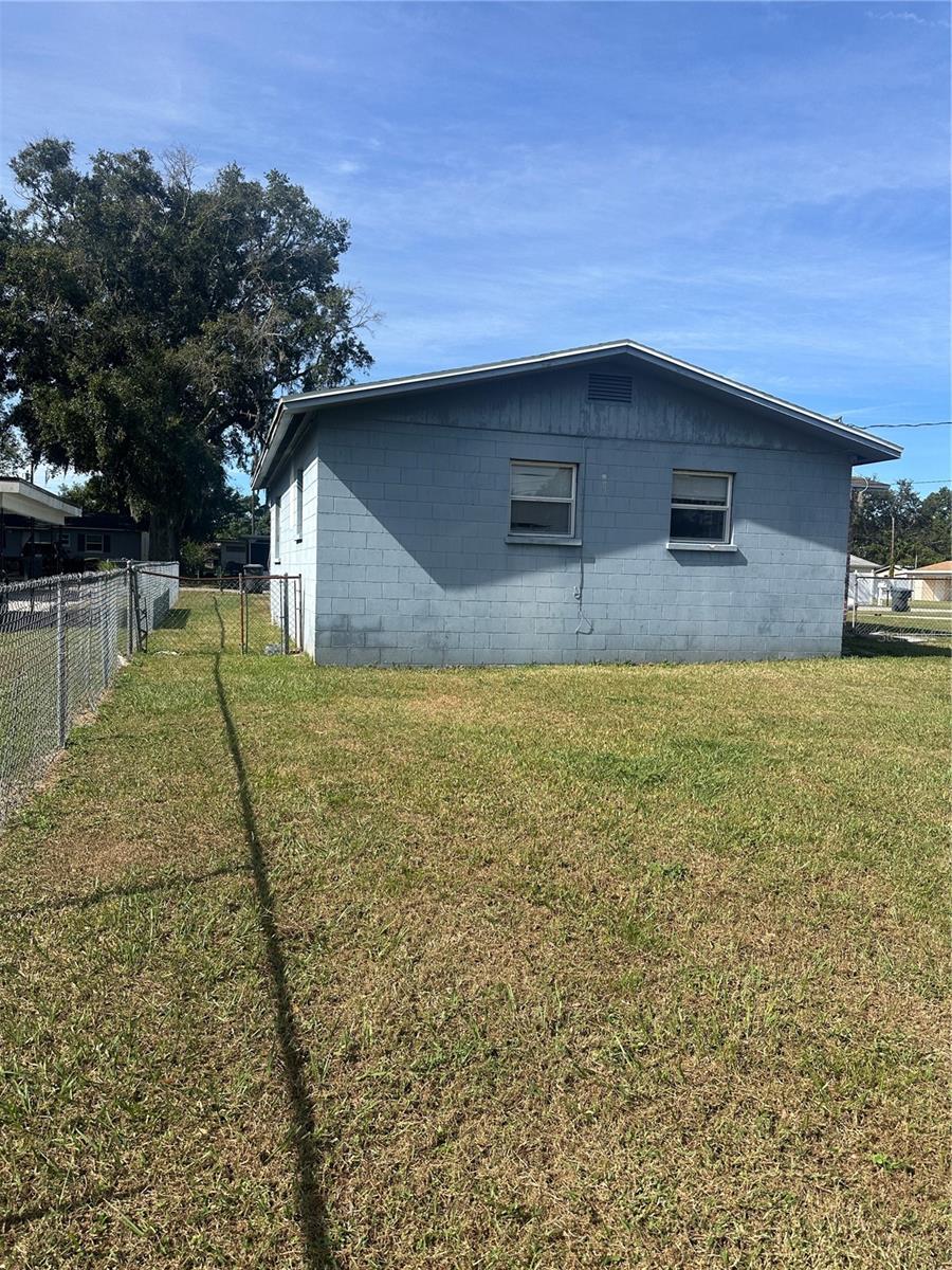 Image 19 of 27 For 5939 Hilltop Lane E