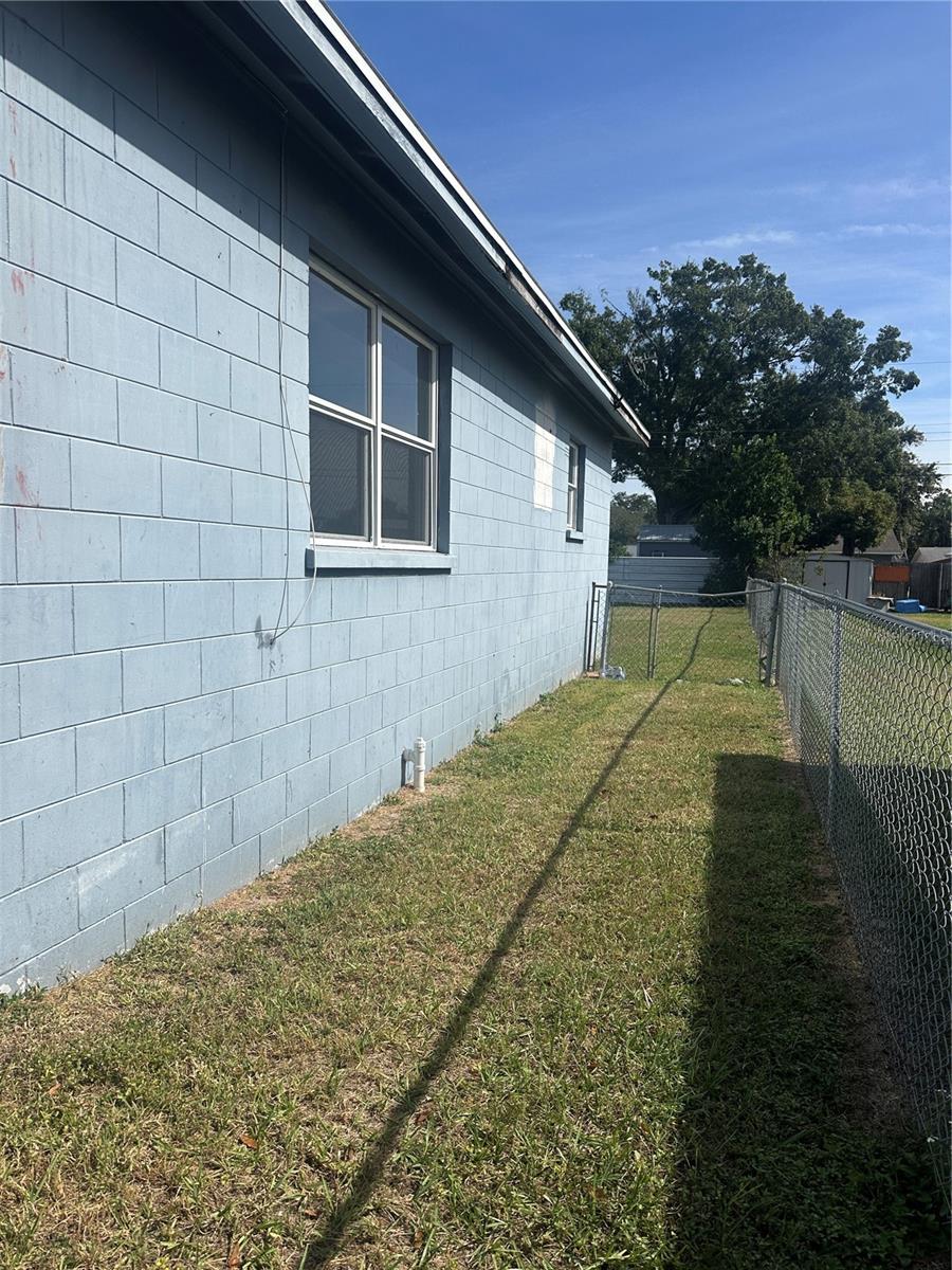 Image 20 of 27 For 5939 Hilltop Lane E