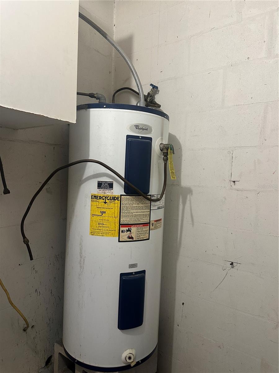 Image 22 of 27 For 5939 Hilltop Lane E