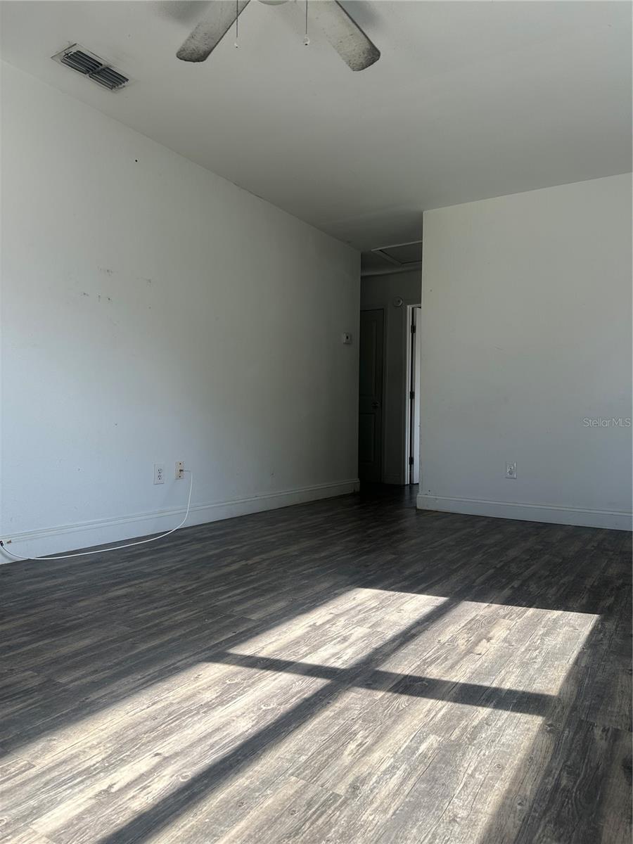 Image 5 of 27 For 5939 Hilltop Lane E