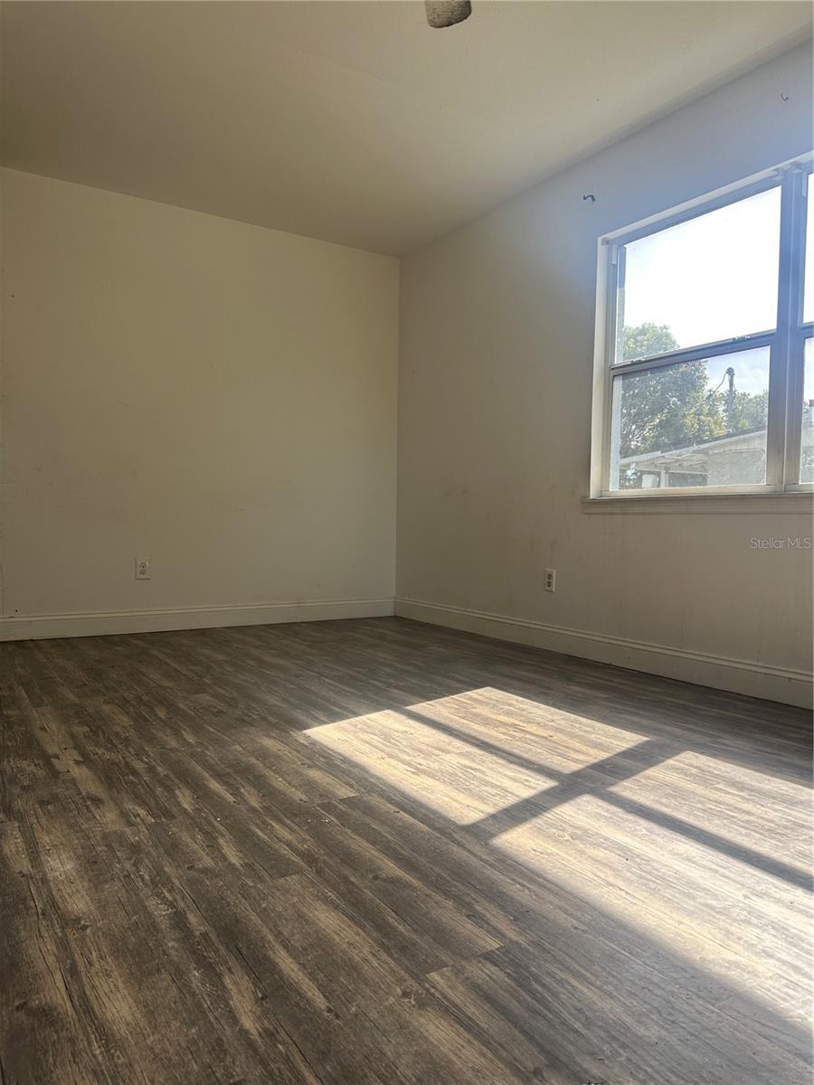 Image 7 of 27 For 5939 Hilltop Lane E