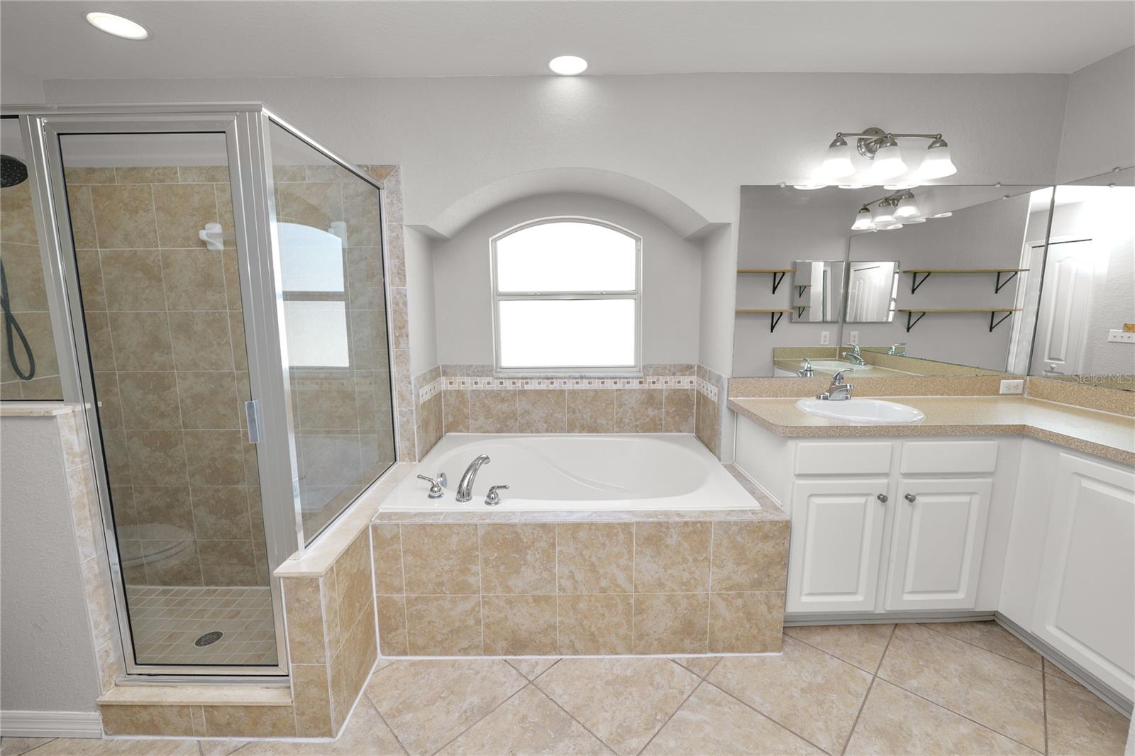 Image 20 of 53 For 3519 Kenwood Crossing