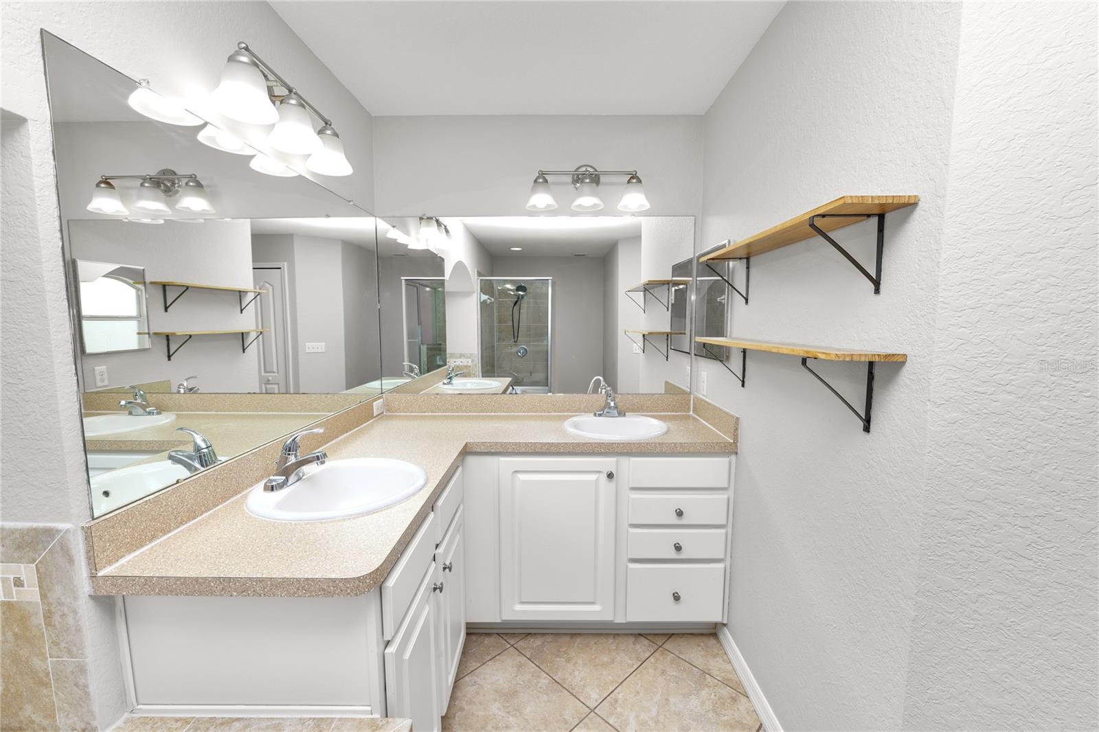 Image 21 of 53 For 3519 Kenwood Crossing