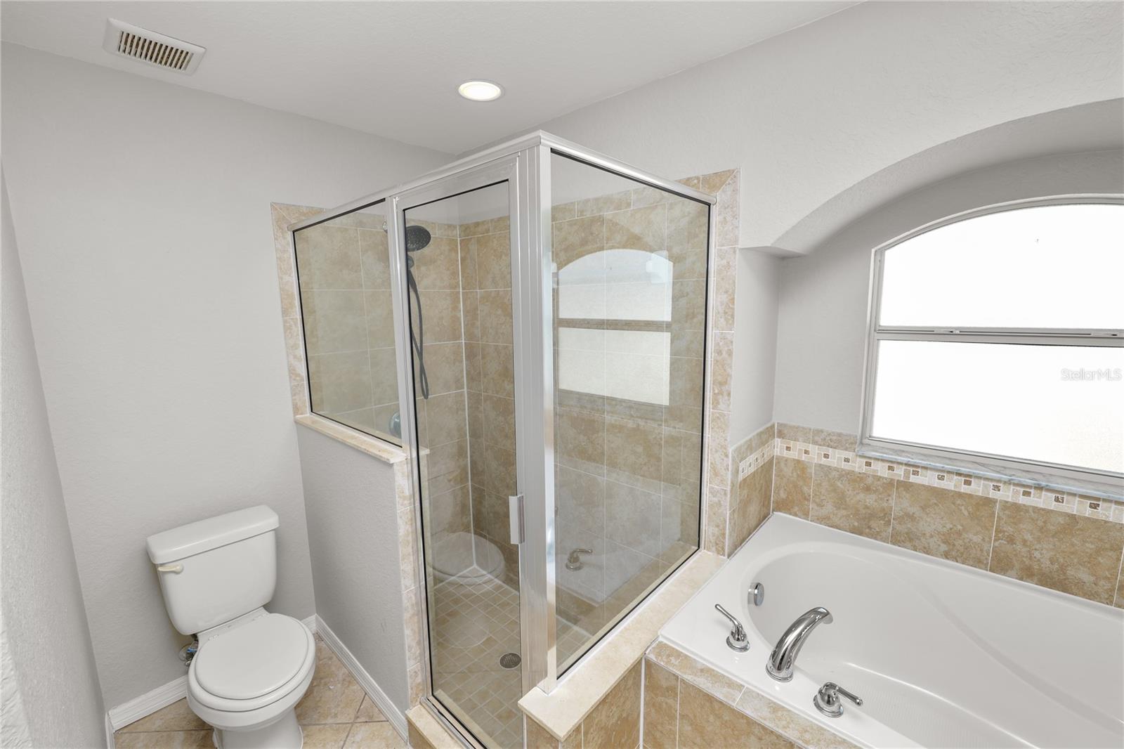 Image 22 of 53 For 3519 Kenwood Crossing