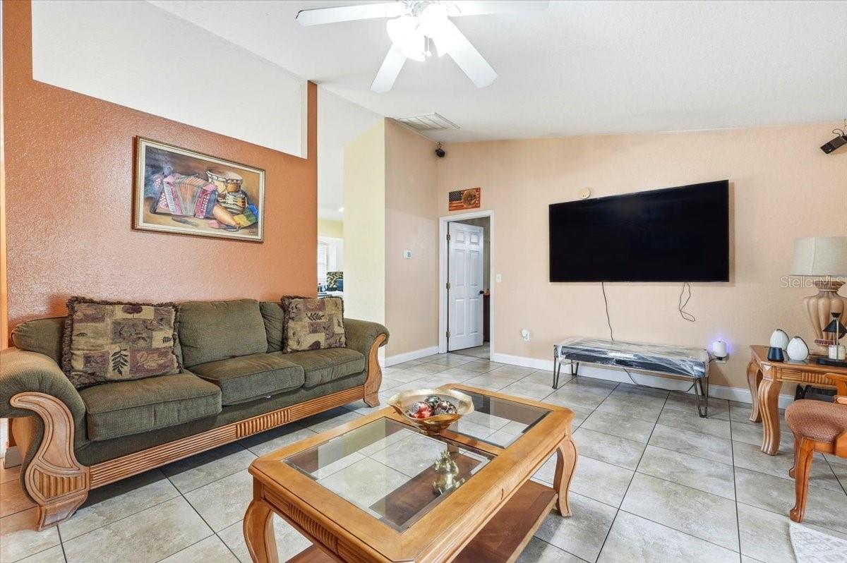 Image 5 of 35 For 1211 Lake Loop