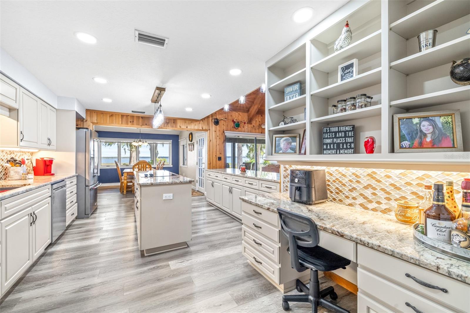 Image 20 of 67 For 12 Lakeview Drive