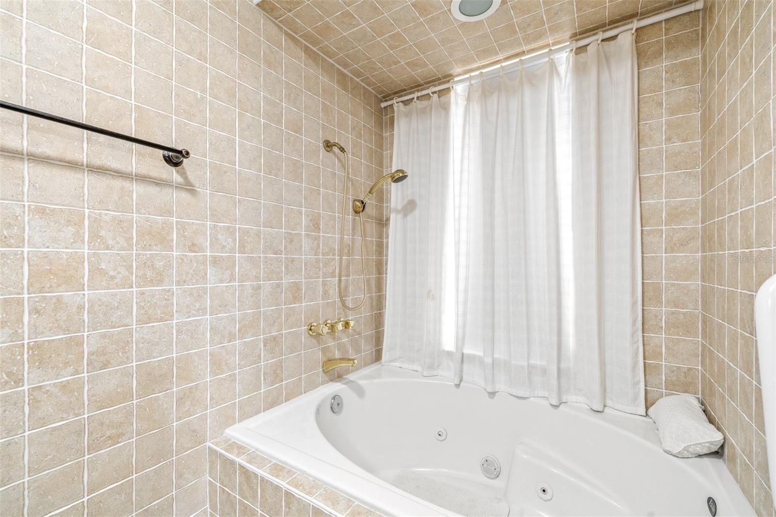 Image 29 of 67 For 12 Lakeview Drive