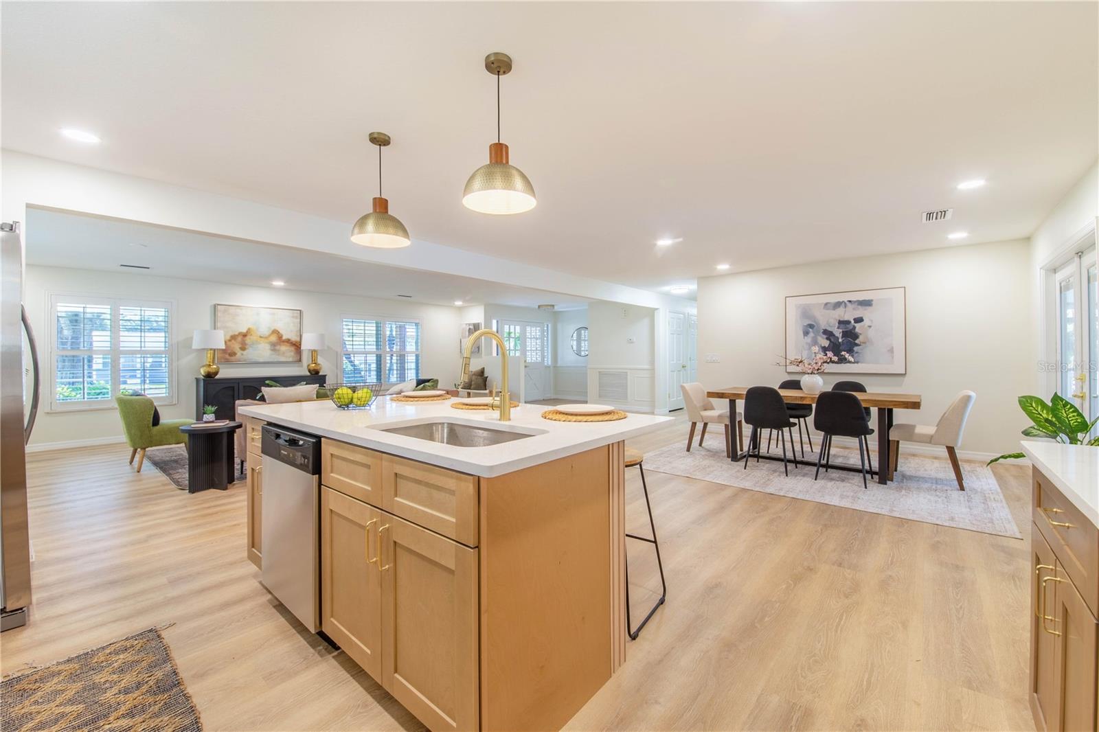 Image 10 of 38 For 1628 Lakewood Drive S