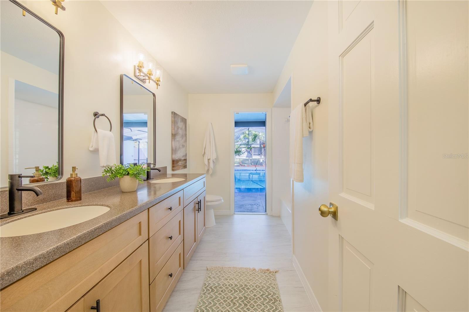 Image 18 of 38 For 1628 Lakewood Drive S