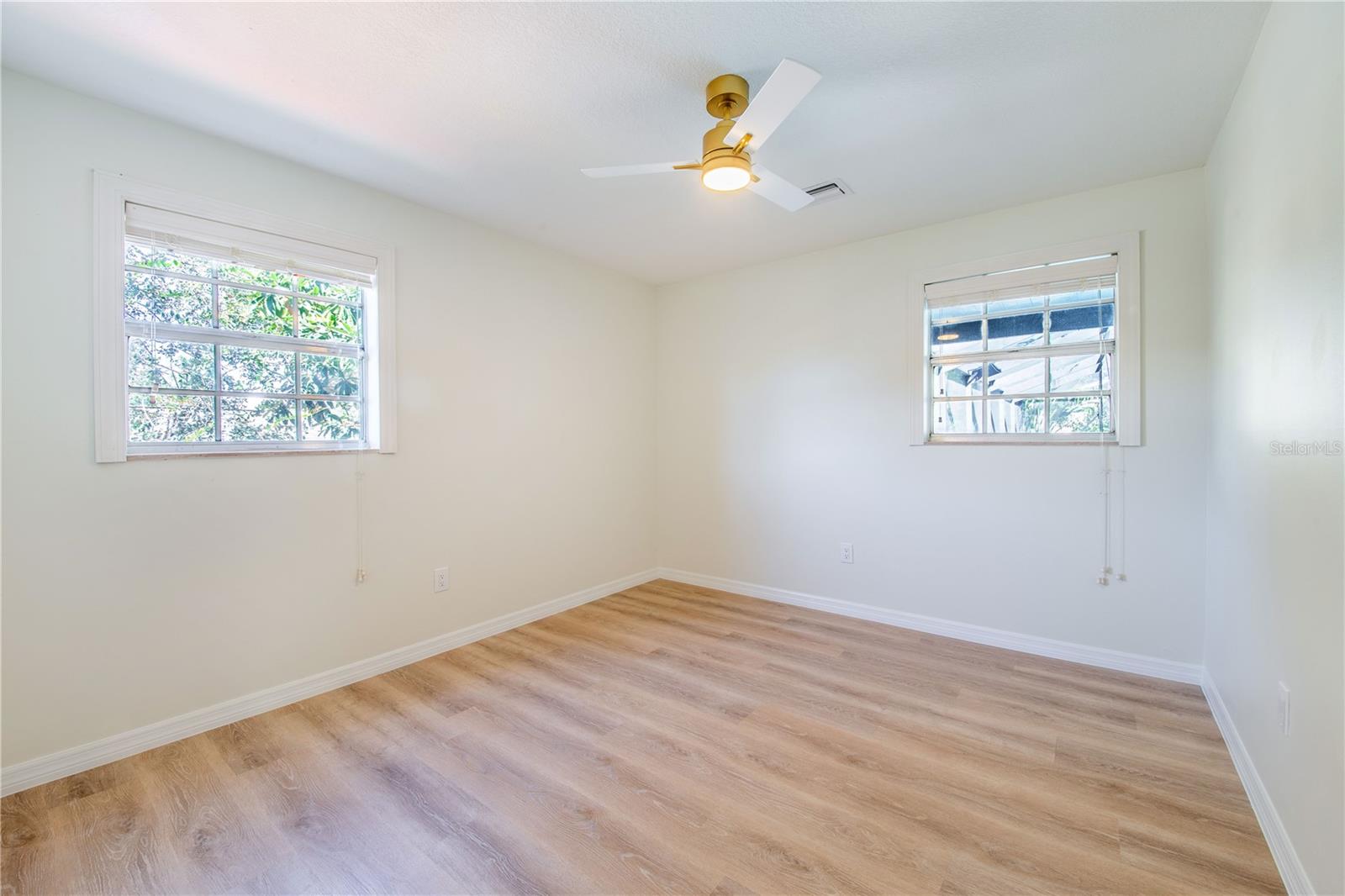 Image 20 of 38 For 1628 Lakewood Drive S