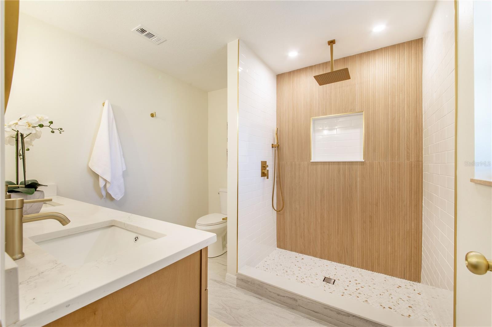 Image 26 of 38 For 1628 Lakewood Drive S