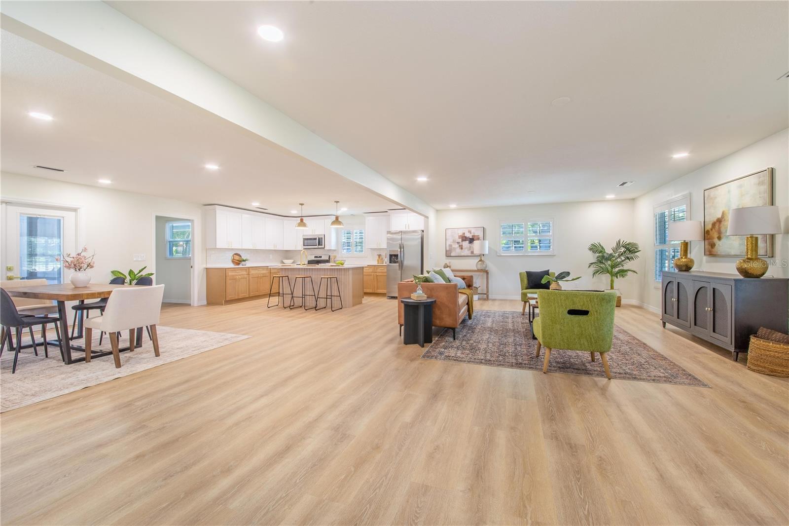 Image 5 of 38 For 1628 Lakewood Drive S