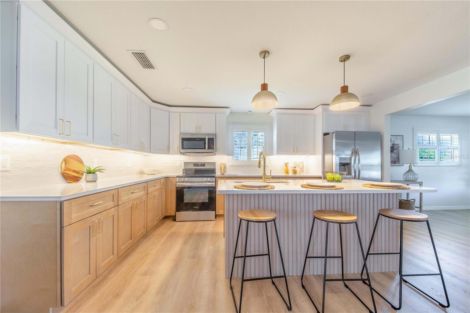 Image 7 of 38 For 1628 Lakewood Drive S