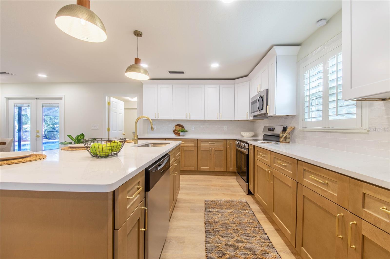 Image 9 of 38 For 1628 Lakewood Drive S