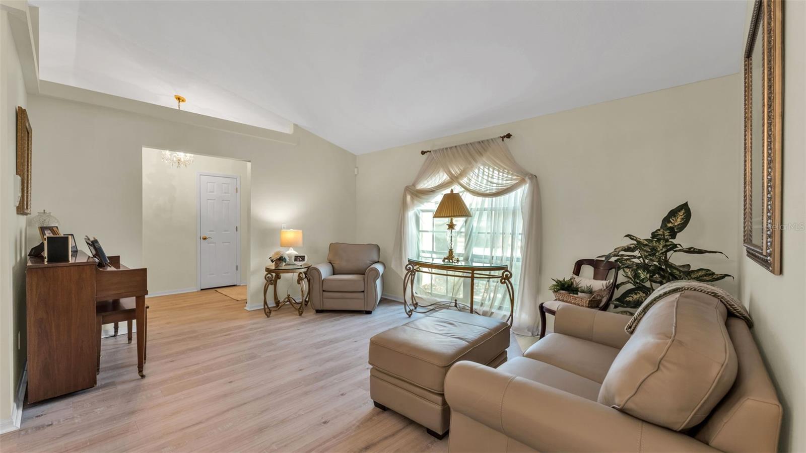 Image 4 of 48 For 1670 Alma Court