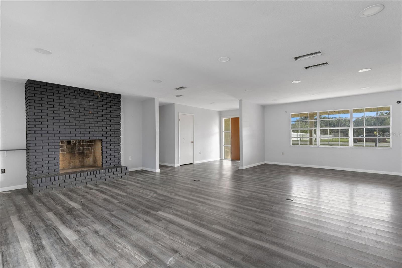 Image 5 of 45 For 1723 Daughtery Road