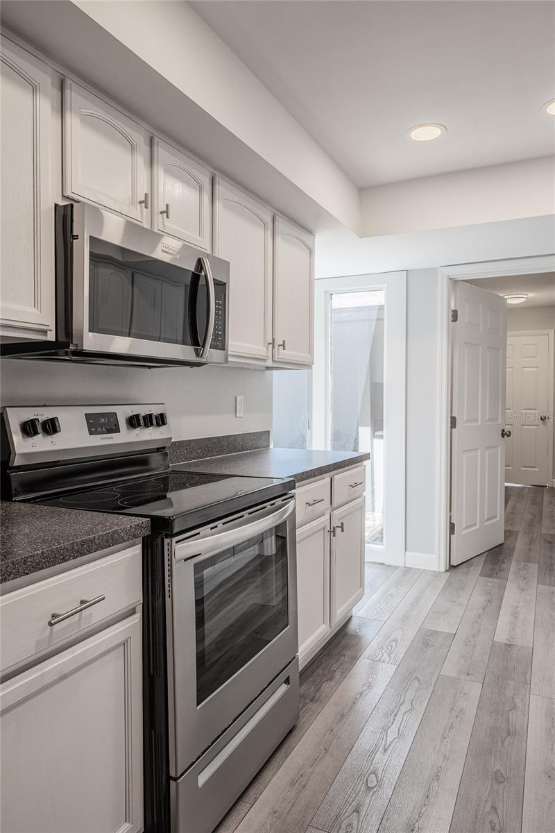 Image 26 of 40 For 2500 21st Street Nw 47