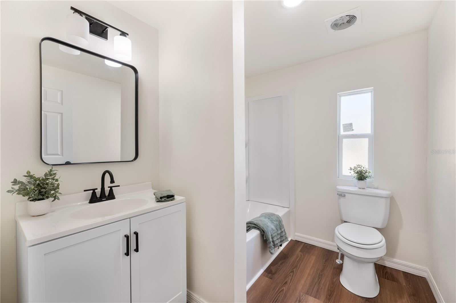 Image 12 of 18 For 2160 Lois Boulevard