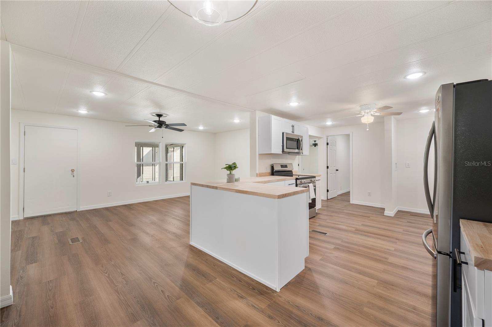 Image 4 of 18 For 2160 Lois Boulevard