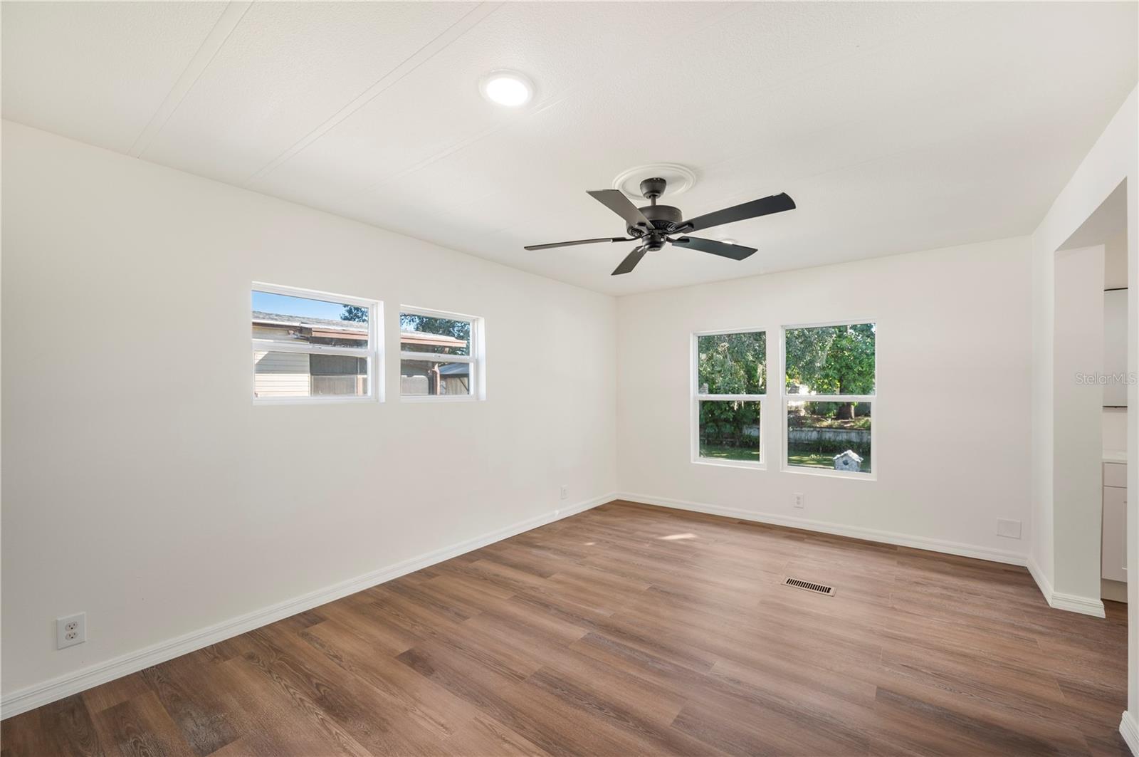 Image 6 of 18 For 2160 Lois Boulevard