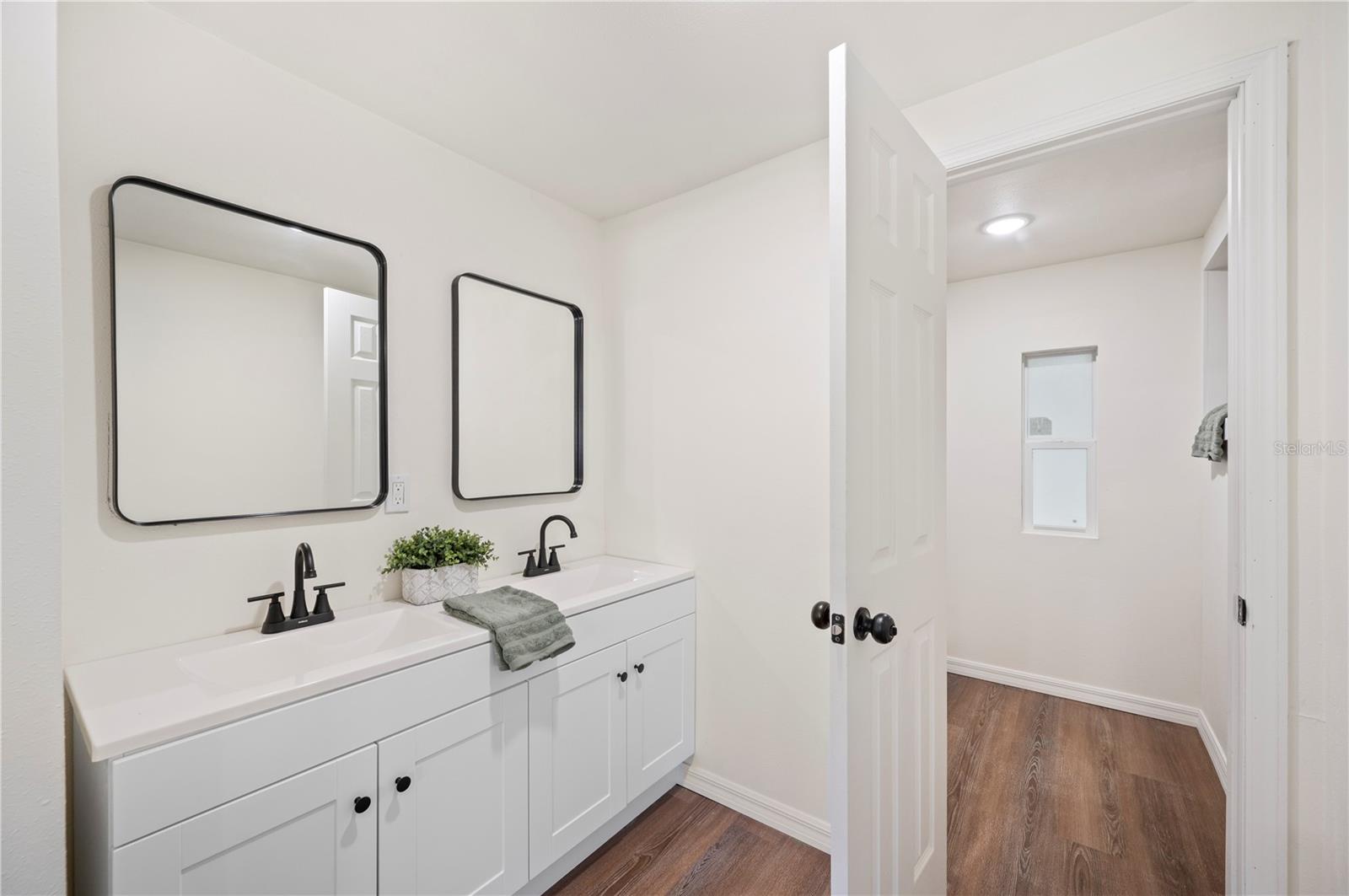 Image 8 of 18 For 2160 Lois Boulevard