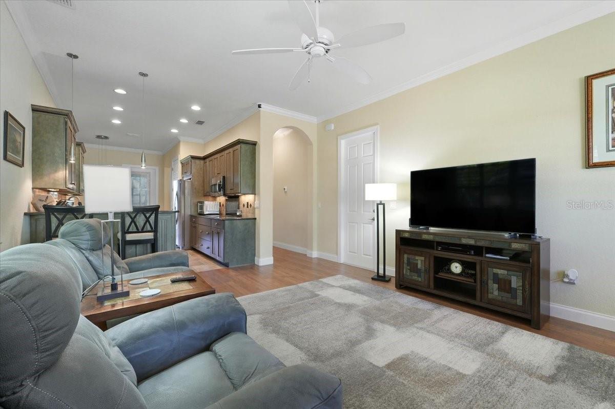 Image 11 of 35 For 733 Meandering Way