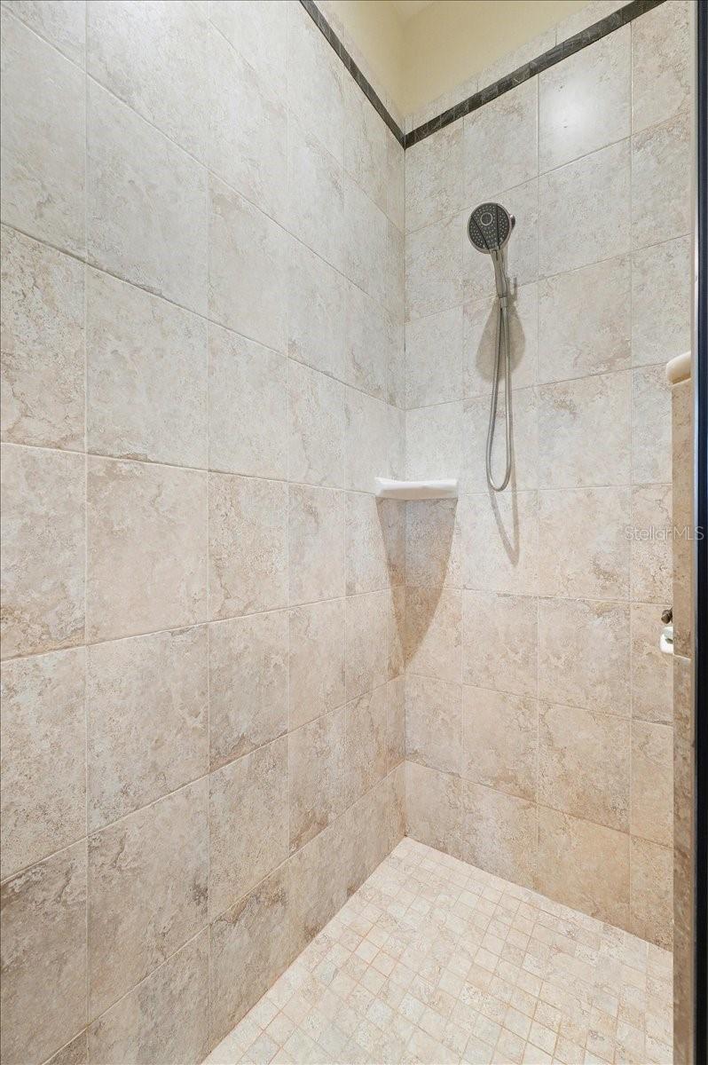 Image 23 of 35 For 733 Meandering Way