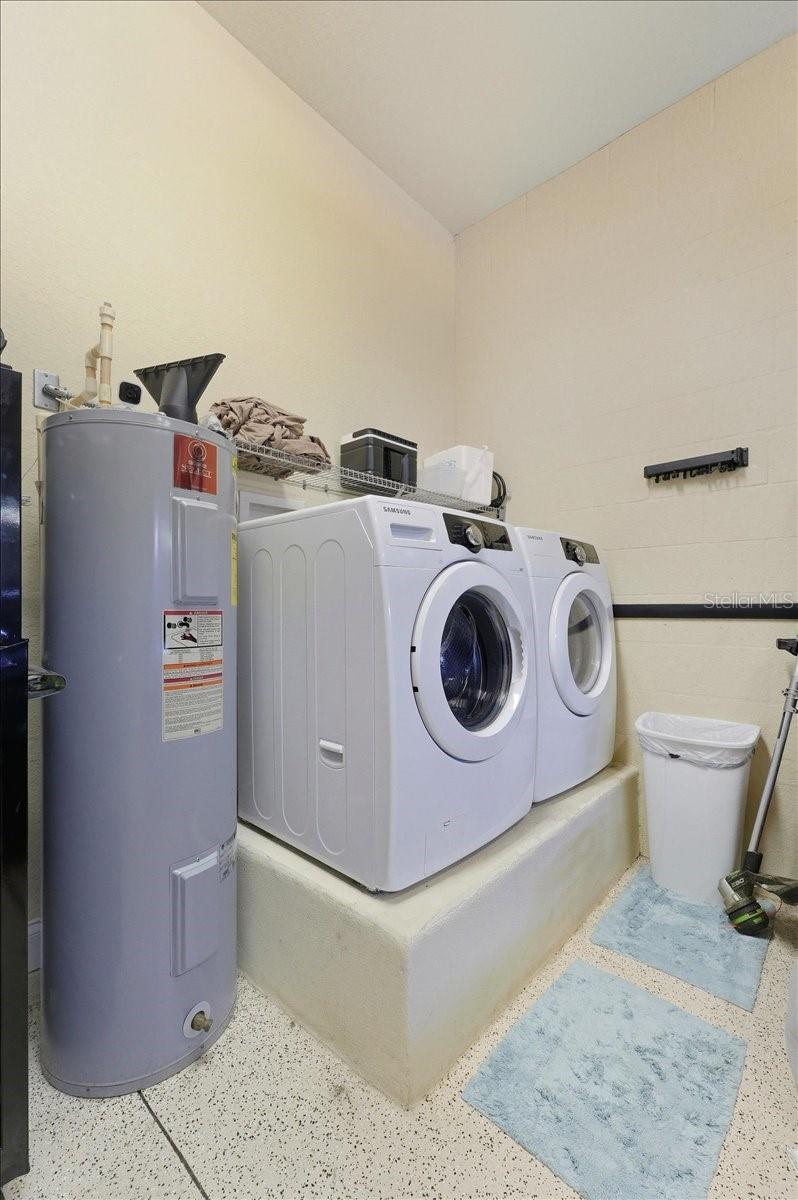 Image 27 of 35 For 733 Meandering Way