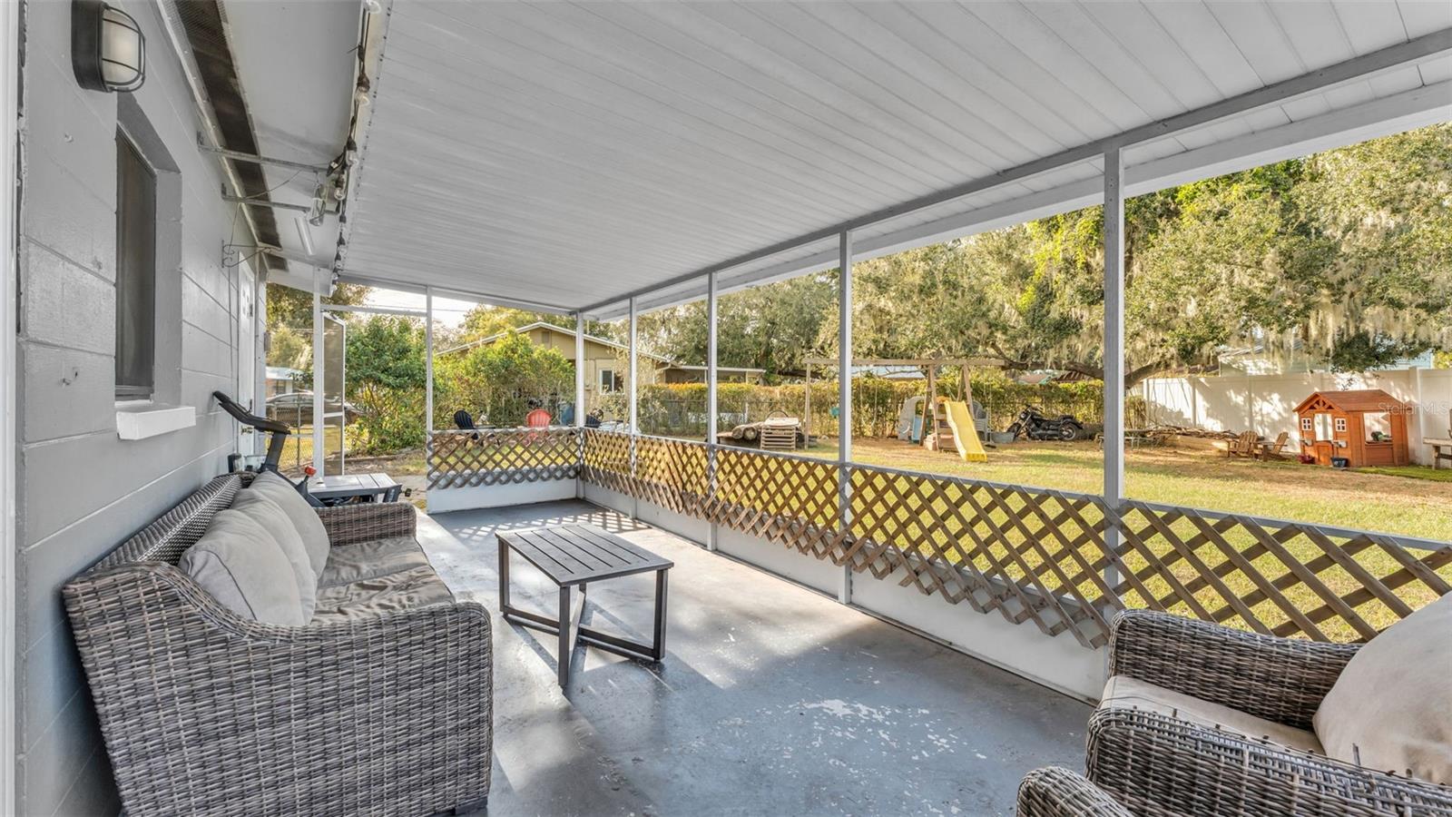 Image 23 of 37 For 930 Pinecrest Drive