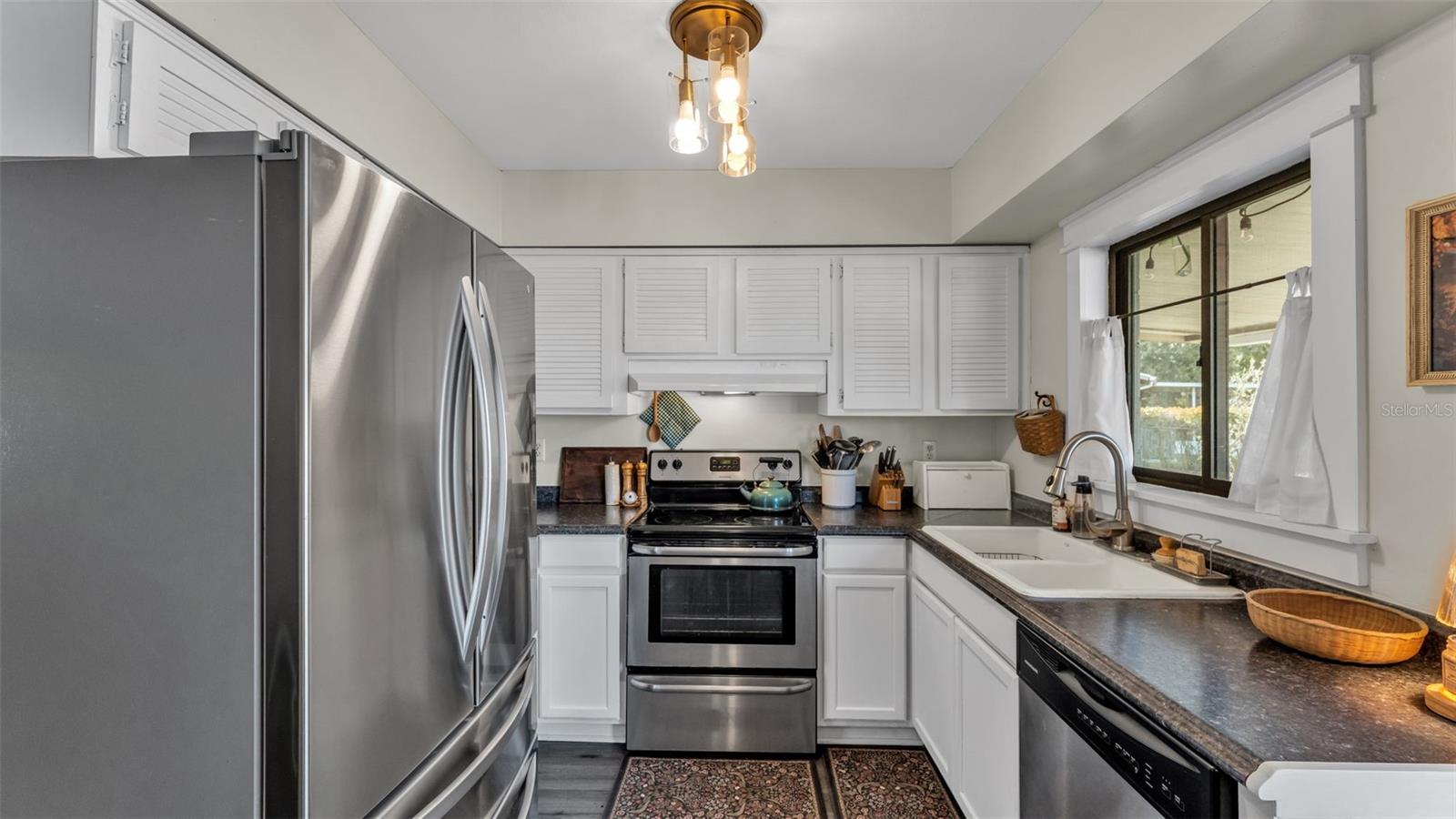 Image 7 of 37 For 930 Pinecrest Drive