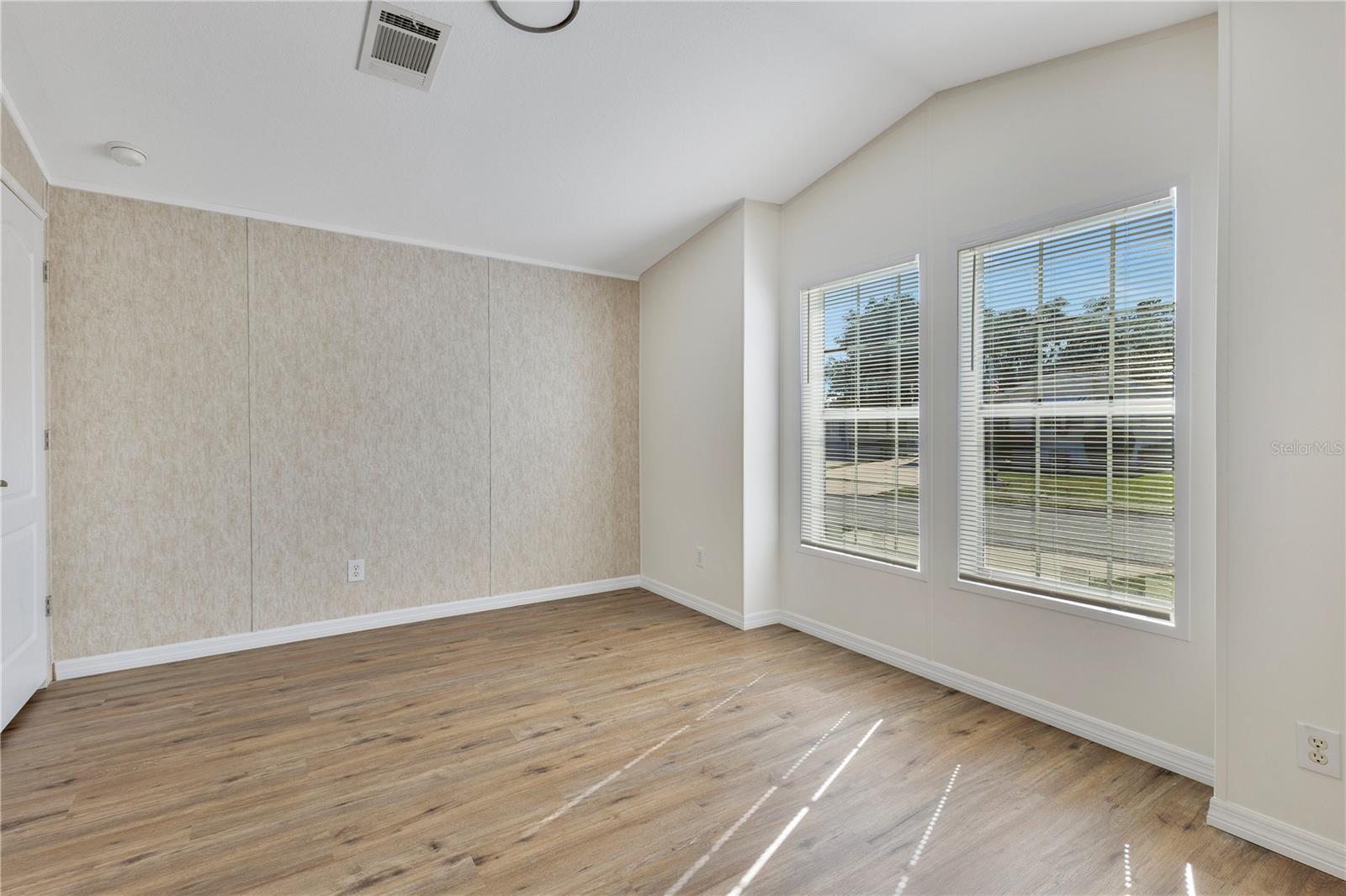 Image 19 of 27 For 11 Holly Drive