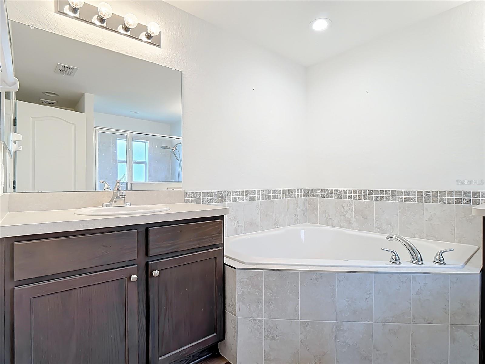 Image 20 of 44 For 8107 Campbell Crossing Circle