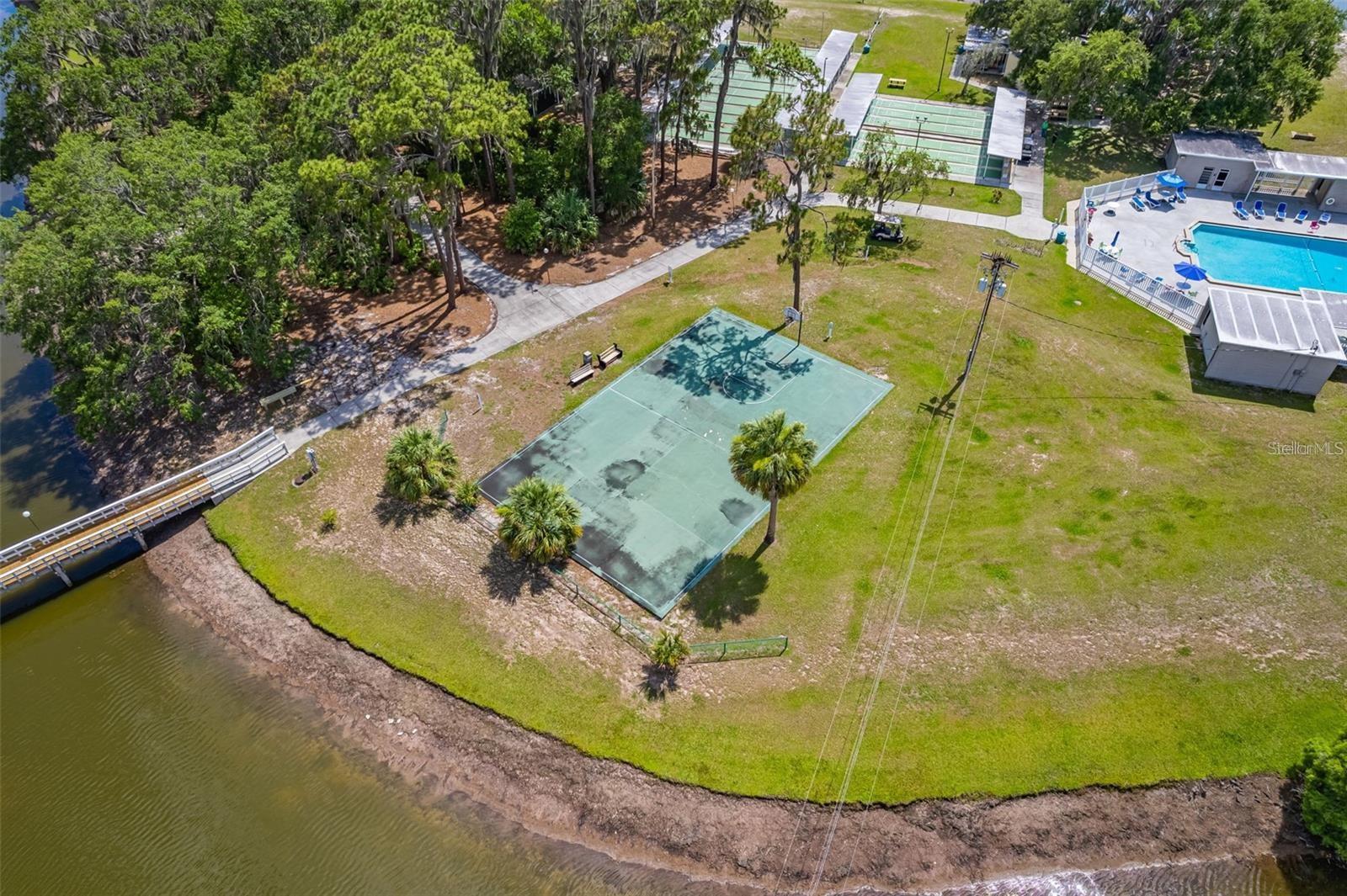 Image 18 of 27 For 3013 Club Circle