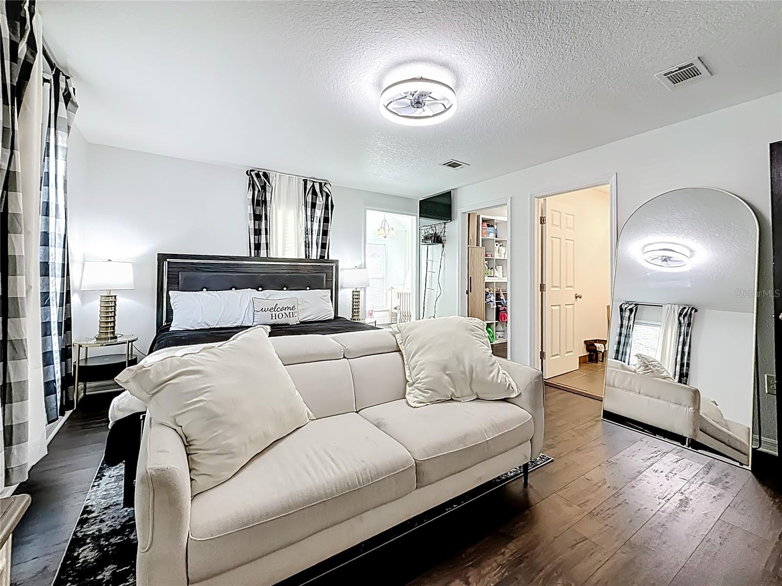 Image 31 of 96 For 902 Baker Street