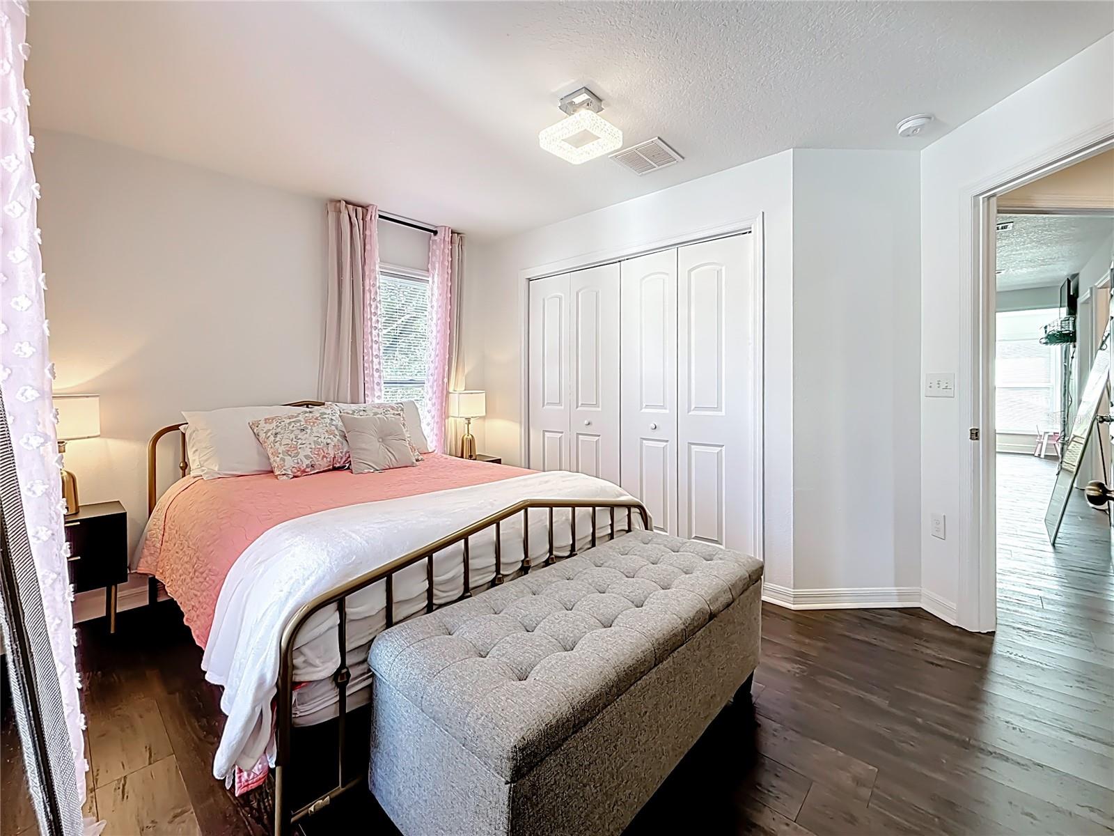 Image 41 of 96 For 902 Baker Street