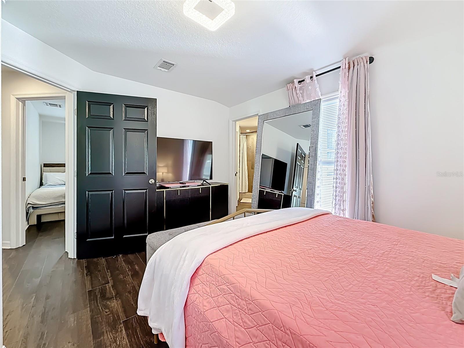 Image 43 of 96 For 902 Baker Street