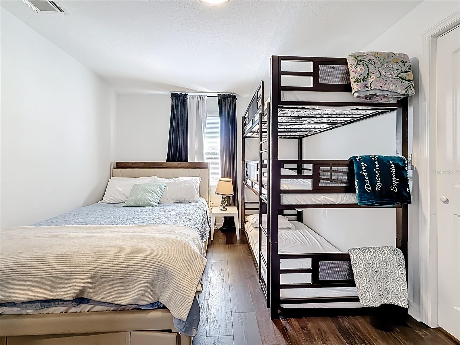 Image 48 of 96 For 902 Baker Street